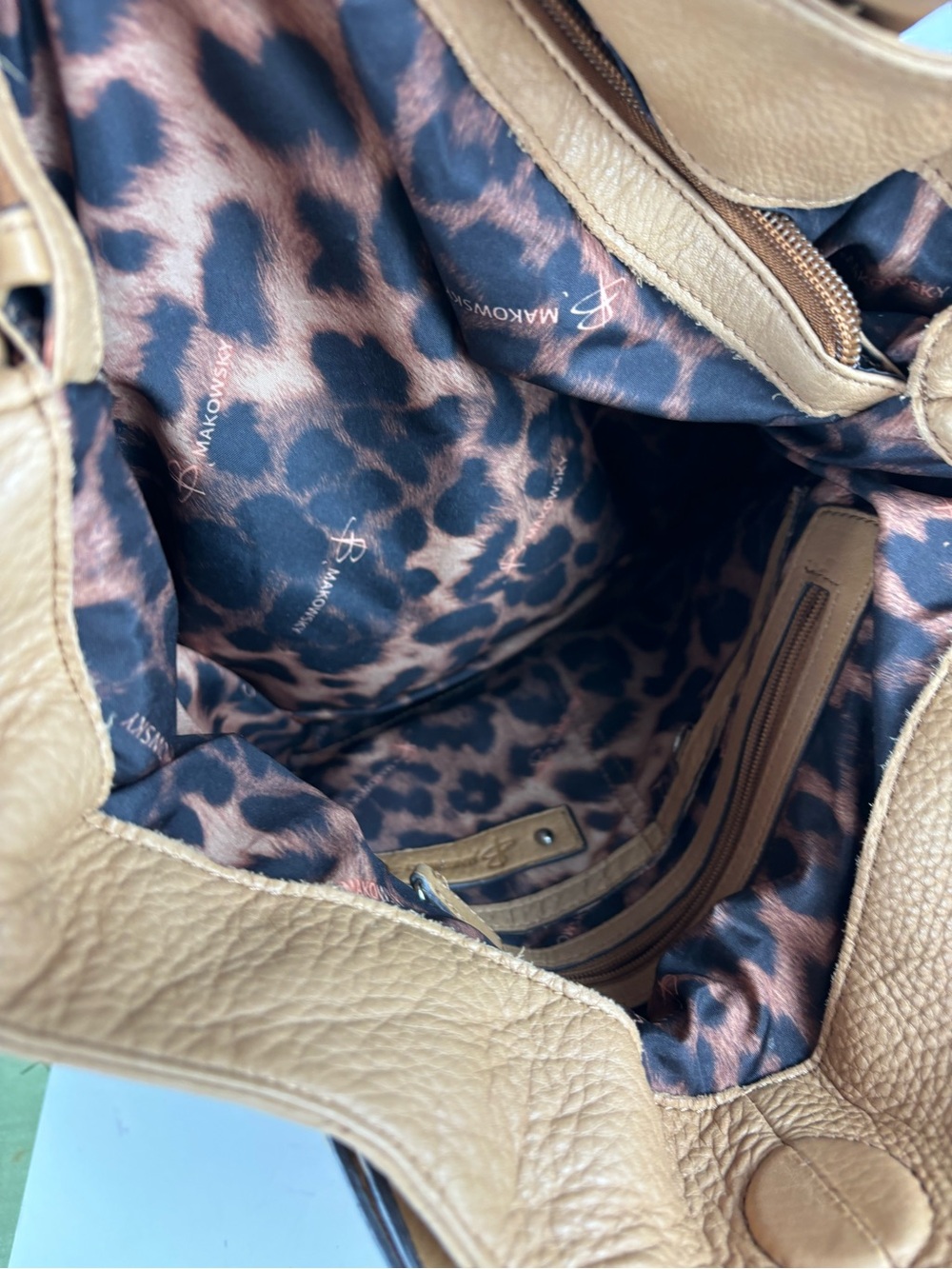 B Makowsky Leather Slouchy Hobo Shoulder Bag in Tan/Camel Shade - Picture 16 of 16